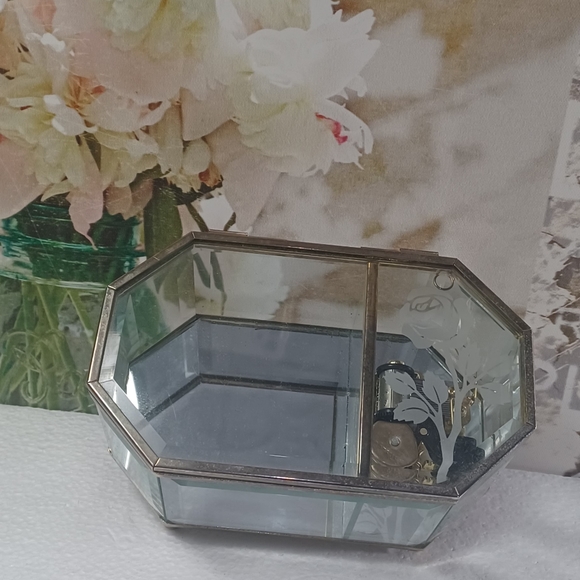 Vintage music box Frosted Etched rose Flower Clear Glass Music Box  condition is - Picture 3 of 8